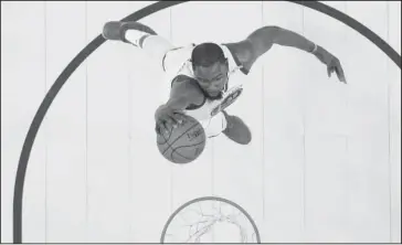  ?? The Associated Press ?? TOP OF THE WORLD: Golden State forward Kevin Durant dunks against the Cleveland Cavaliers during the Warriors’ 113-91 victory in Game 1 of the NBA Finals Thursday night.