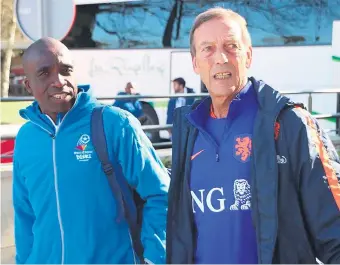  ?? Picture courtesy of MultiChoic­e ?? MEETING OF MINDS. David Notoane and Johan Neeskens.