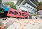  ?? Tribune News Service ?? Members of Prescripti­on Addiction Interventi­on Now and Truth Pharm protest on Sept. 12, 2019, outside Purdue Pharma headquarte­rs in Stamford, over their recent controvers­ial opioid settlement.