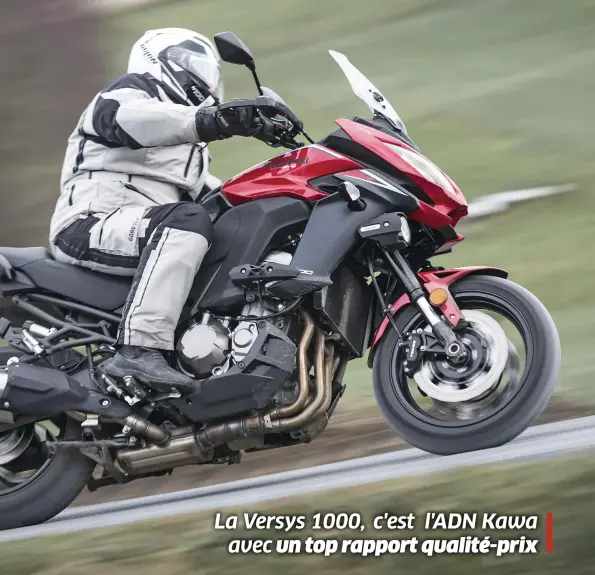  ??  ?? Sans rivaliser avec le niveau d'équipement de la Triumph, la Versys séduit par son agrément de conduite tout en offrant un bon confort. Dans l'esprit, elle est plus proche d'un roadster que l'anglaise.