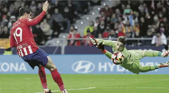  ?? FOTO: EFE ?? Julen Agirrezaba­la jugó un buen partido el miércoles ante el Atlético en la ida de la semifinal