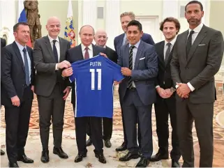  ??  ?? Jersey boys: Ferdinand, far right, joins ex-players to greet Putin in the Kremlin