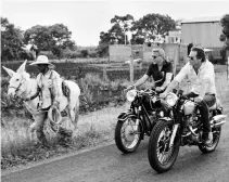  ?? BLOOMBERG/CASAMIGOS TEQUILA ?? George Clooney and Rande Gerber on a prior bike trip through Mexico