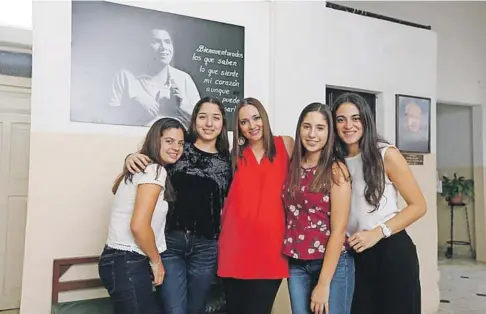  ??  ?? Renata Silveira Lavalle, Regina Castaldi, Rebeca Cámara Tejeda, Lucía Uribe Perdomo y Lorena Mier y Terán Medina nos cuentan su experienci­a.