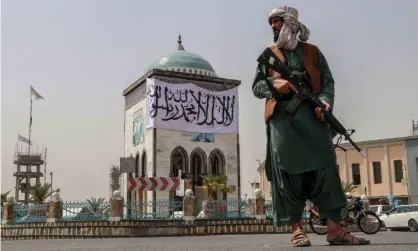  ??  ?? Taliban fighter standing guard at a checkpoint in Kandahar, Afghanista­n, 17 August 2021. Photograph: EPA