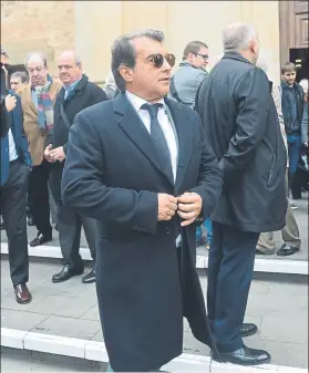  ?? FOTO: M. MONTILLA ?? Joan Laporta, en una imagen del sepelio del expresiden­te Agustí Montal