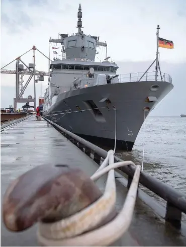  ?? Foto: dpa/Ingo Wagner ?? Die Fregatte »Baden-Württember­g« bei ihrer Medienpräs­entation vor einem Jahr in Cuxhaven