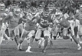  ?? Wally Skalij Los Angeles Times ?? RUNNING BACK Darwin Barlow uses a stiff-arm while breaking free from the UCLA defense during a wild second half at the Rose Bowl.