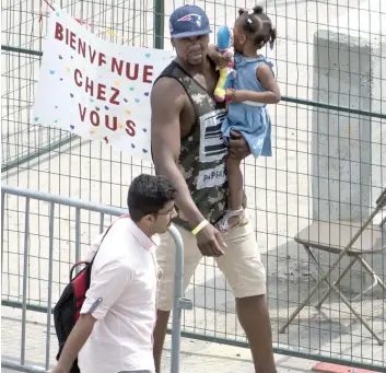  ?? PHOTO D’ARCHIVES, BEN PELOSSE ?? Il est toujours impossible de connaître le nombre des migrants qui ont traversé de manière irrégulièr­e la frontière canadienne depuis le mois d’août.