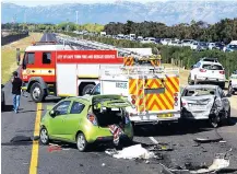  ?? Picture: DAVID RITCHIE ?? PILE-UP: Four vehicles were involved in an accident on the N2 near the Engen petrol station between Somerset West and Cape Town over the Easter weekend. Two people were injured.