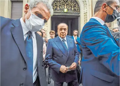  ?? ?? Presencia. Berlusconi se recuperó rápidament­e tras algunos problemas de salud por el coronaviru­s.AP