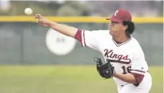  ?? FOTO RANDY HOEFT-YUMA SUN ?? EL LANZADOR DE KOFA, SEBASTIAN MENDOZA, lanza la pelota durante el primer juego de doble jornada contra Copper Canyon.