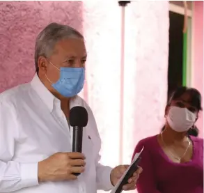  ??  ?? Chema Fraustro escuchó atentament­e cada una de las propuestas recibidas durante el foro.