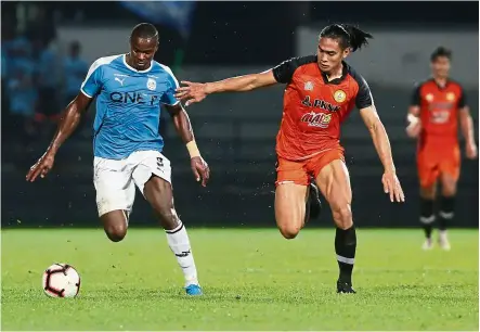  ??  ?? Trusted player: PJ city have retained brazilian Washington brandao (left) for the m-League season which starts next month.