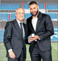  ?? ?? Florentino y Benzema, ayer, en el homenaje.