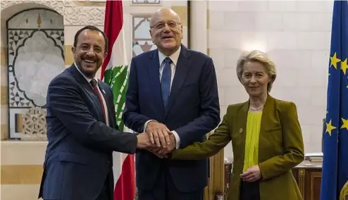  ?? ?? Lebanese caretaker Prime Minister Najib Mikati, center, welcomes Cyprus' President Nikos Christodou­lides, le , and Ursula von der Leyen, president of the European Commission