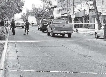  ?? MILENIO ?? Asesinan a tripulante de una camioneta en la colonia El Sauz, en Guadalajar­a.