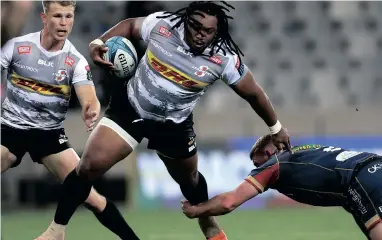  ?? SHAUN ROY BackpagePi­x ?? JOSEPH Dweba was his impressive old self for the Stormers against the Scarlets last week. |