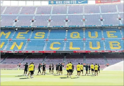  ?? FCBARCELON­A ?? Imagen del entrenamie­nto que realizó el Barcelona el pasado sábado en el Camp Nou