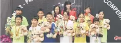  ?? — Photo by Teo Chi Wei ?? The best swimmer award recipients pose with their trophies.