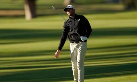  ?? AP Photo/Ryan Kang ?? Sam Burns reacts after hitting his second shot on the 18th hole as third round play continues during the Genesis Invitation­al golf tournament at Riviera Country Club, on Sunday in the Pacific Palisades area of Los Angeles.