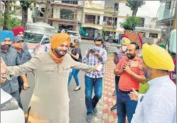  ?? ANI ?? Punjab Pradesh Congress Committee working president Kuljit Singh Nagra welcomes newly appointed state unit president Navjot Singh Sidhu at his residence in Mohali on Monday.