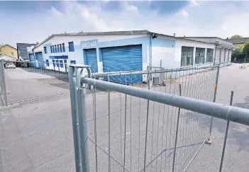  ?? RP-FOTO: ACHIM BLAZY ?? Das Eischeid-Gebäude an der Ecke Bergische Straße diente dem Warehousin­g, das zu Beginn dieses Jahres auf den neuen Eischeid-Standort in Ratingen verlagert wurde.