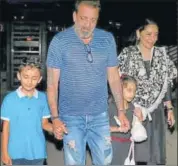  ??  ?? Sanjay Dutt with wife Maanayata and children Shahraan and Iqra