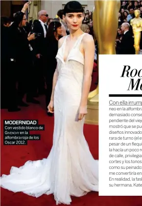  ??  ?? MODERNIDAD Con vestido blanco de G iVenchy en la alfombra roja de los Oscar 2012.