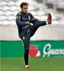  ?? Pascal Rossignol/Reuters ?? Neymar durante treino da seleção brasileira em Lille