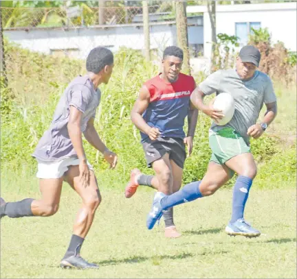  ?? Picture: SOPHIE RALULU ?? Remesio Rokomata (with ball) trains with his St Peter Navakawau team mates at Raiwaqa in Suva yesterday.