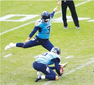  ?? AP PHOTO/ WADE PAYNE ?? Tennessee Titans kicker Stephen Gostkowski (3) attempts a 45-yard field goal against the Pittsburgh Steelers as Brett Kern holds in the final seconds of Sunday’s game in Nashville. Gostkowski missed the kick, and the Steelers won 27-24.