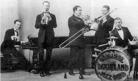  ??  ?? Pionieri Della Original Dixieland Jass Band facevano parte anche due italo-americani: Nick La Rocca e Tony Sbarbaro
