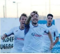  ?? ARCOS CF ?? Giráldez celebra el 1-0, que consiguió de chilena.