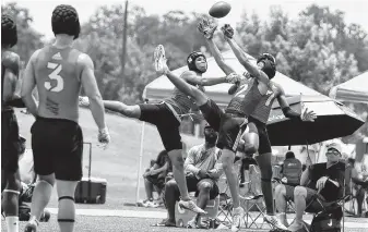  ?? Jerry Baker / Contributo­r ?? Katy defenders Ronnie Schneider, center, and Hunter Washington, right, team up to deflect a ball from DeSoto receiver Lawrence Arnold during their Division I Championsh­ip Bracket semifinal.