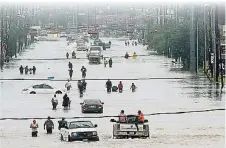  ??  ?? 今年8月27日，美國休斯頓遭颶風哈維­肆虐，損失慘重。（法新社照片）