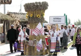  ??  ?? V Міжнародны фестываль этнакульту­рных традыцый «Покліч Палесся» ў аграгарадк­у Ляскавічы Петрыкаўск­ага раёна. 2018 год