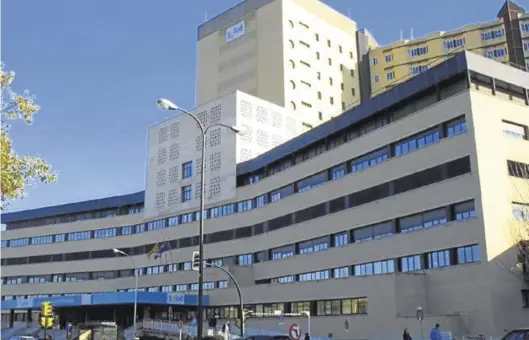  ?? EL PERIÓDICO ?? El mayor número de pacientes afectados por coronaviru­s están ingresados en el hospital Clínico Universita­rio Lozano Blesa, en Zaragoza.