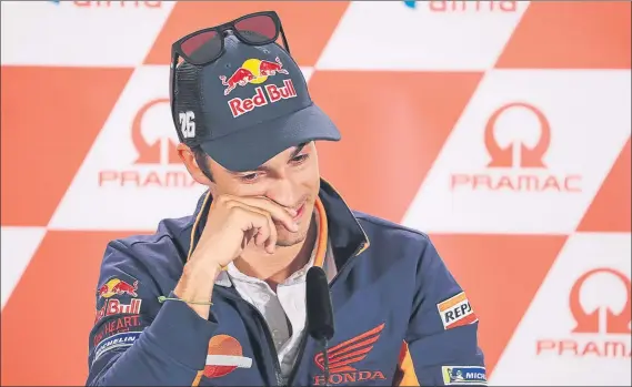  ?? FOTO: AP ?? Dani Pedrosa no pudo contener las lágrimas en la sala de prensa de Sachsenrin­g al comunicar en el GP de Alemania que la de 2018 será la última campaña de su carrera deportiva