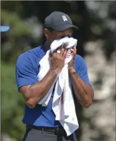  ?? PETE BANNAN — DIGITAL FIRST MEDIA ?? It was only only Tuesday, but Tiger Woods was already feeling the heat as he practiced with Rory McIlroy at Aronimink Golf Club in Newtown Square.