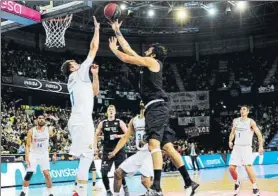  ?? FOTO: J.ECHEVERRIA ?? Imagen del partido entre el Retabet Bilbao y el Real Madrid de la Jornada 2