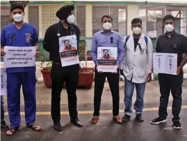  ?? G.N. Jha ?? AIIMS resident doctors associatio­n takes part in the nationwide black day protest and full-day strike against Baba Ramdev in New Delhi on Tuesday. —