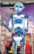  ?? FOTO: DPA ?? Künstliche Intelligen­z und Robotik – im Bild ein Roboter im Heinz Nixdorf Museumsfor­um in Paderborn – sind zwei Schlüsself­elder der digitalen Zukunft