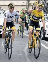  ??  ?? BRINDIS. Nieve y Froome, en el pasado Tour.