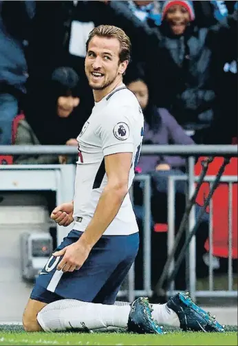  ?? KANE ADRIAN DENNIS / AFP ?? Kane celebra uno de sus goles ante el Southampto­n en el estadio de Wembley