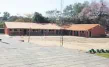  ?? ?? Pabellones más nuevos ubicados en el fondo del patio del Colegio Nacional de Lambaré, donde la Media tiene clases.