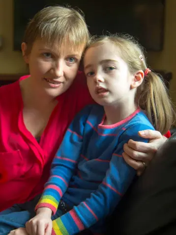  ??  ?? CAMPAIGNIN­G: Vera Twomey with her six-year-old daughter Ava. Photo: Michael Mac Sweeney