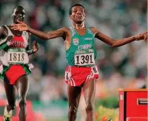  ?? AFP ?? Duello titanico Haile Gebrselass­ie batte Paul Tergat ad Atlanta ‘96 per 83/100. Quattro anni dopo il divario fra i due fu di soli 9/100