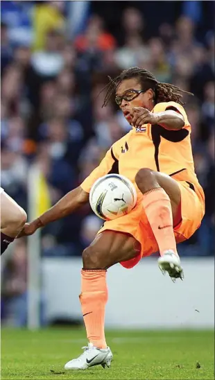  ?? ?? The Netherland­s at Hampden in the first leg of their Euro 2004 play-off