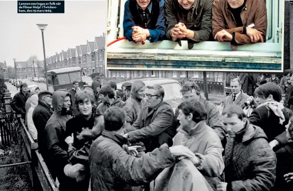  ??  ?? Lennon omringas av folk när de filmar Help! i Twickenham, den 15 mars 1965.